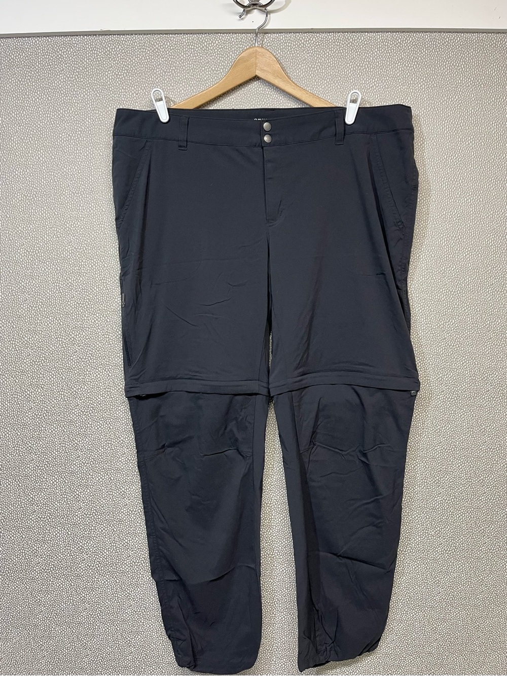 20W Columbia Omni-Shield Black Convertible Zip-Off Hiking Pants
